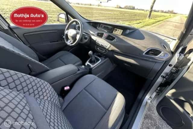Renault Scénic (2012) thumbnail 4