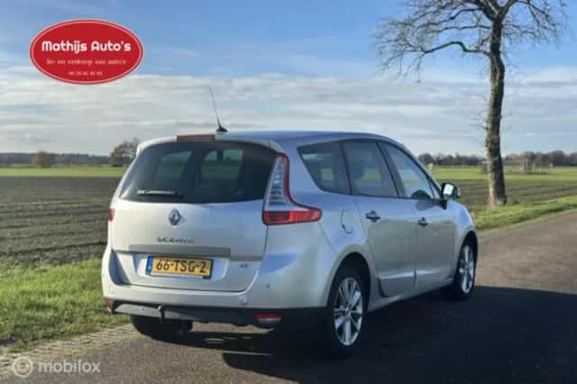 Renault Scénic (2012) thumbnail 8