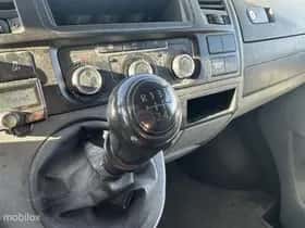 Volkswagen Transporter (2012) thumbnail 16