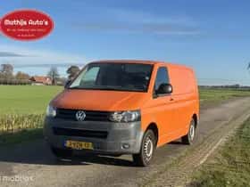 Volkswagen Transporter (2012) thumbnail 3