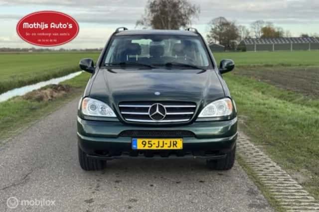Mercedes-Benz ML-Klasse (2002) thumbnail 2