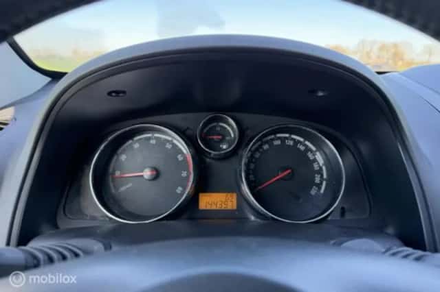 Opel Antara (2009) thumbnail 13