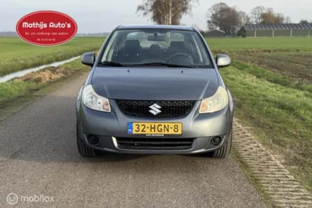Suzuki SX4 (2008) thumbnail 2