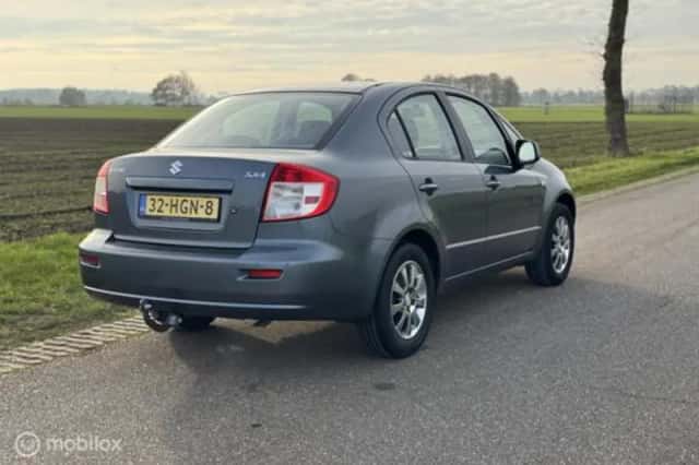 Suzuki SX4 (2008) thumbnail 12