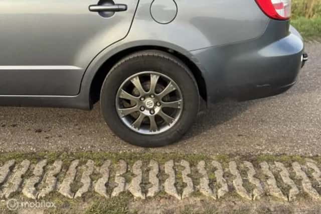 Suzuki SX4 (2008) thumbnail 15