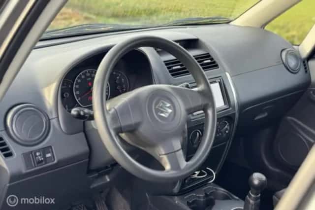 Suzuki SX4 (2008) thumbnail 18