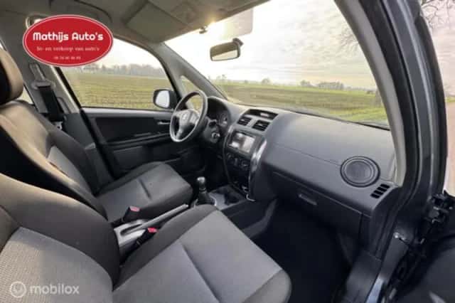 Suzuki SX4 (2008) thumbnail 9