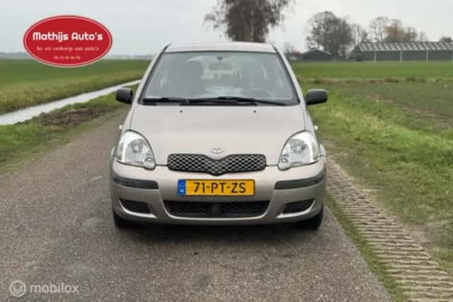 Toyota Yaris (2004) thumbnail 2