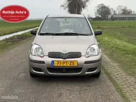 Toyota Yaris (2004) thumbnail 2
