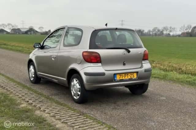 Toyota Yaris (2004) thumbnail 12