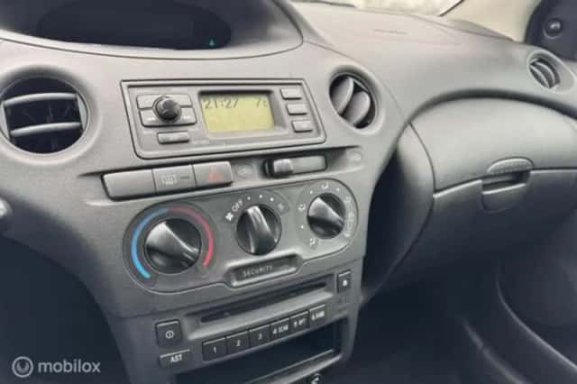 Toyota Yaris (2004) thumbnail 16