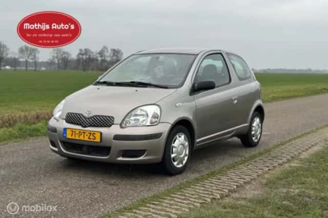 Toyota Yaris (2004) thumbnail 3