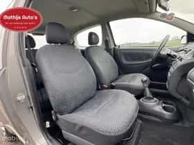 Toyota Yaris (2004) thumbnail 4