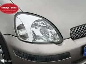 Toyota Yaris (2004) thumbnail 5