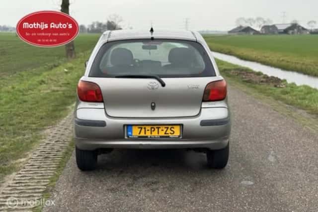 Toyota Yaris (2004) thumbnail 7