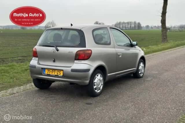 Toyota Yaris (2004) thumbnail 8