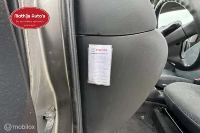 Toyota Yaris (2004) thumbnail 10