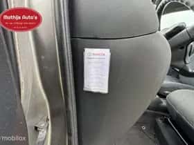 Toyota Yaris (2004) thumbnail 10