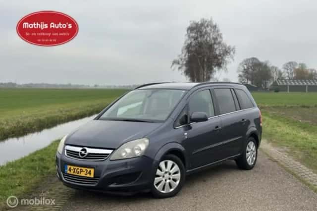 Opel Zafira (2010) thumbnail 1