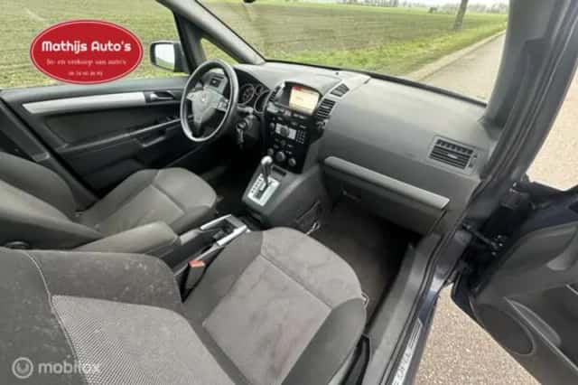 Opel Zafira (2010) thumbnail 5