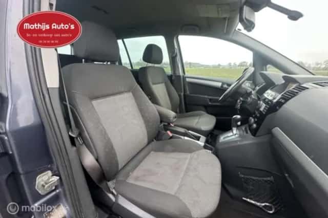 Opel Zafira (2010) thumbnail 6
