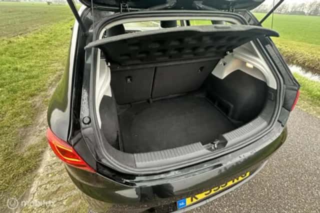 SEAT Leon (2021) thumbnail 11