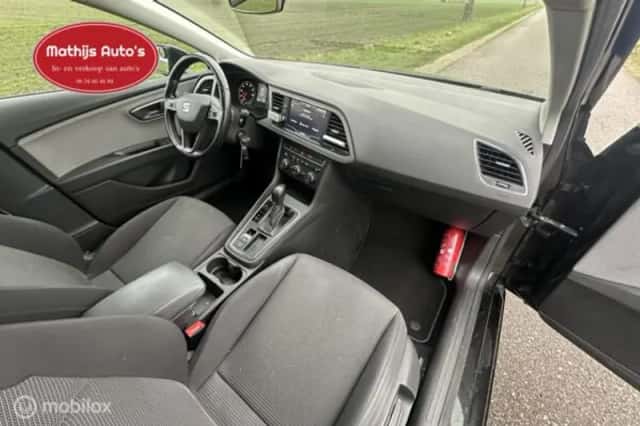 SEAT Leon (2021) thumbnail 4