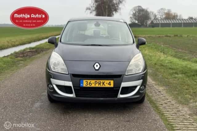 Renault Scénic (2011) thumbnail 2