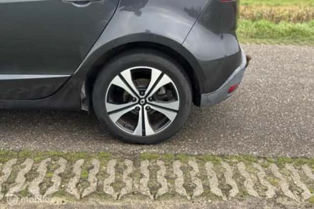 Renault Scénic (2011) thumbnail 11