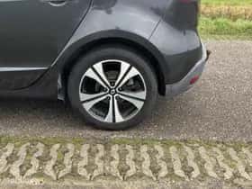 Renault Scénic (2011) thumbnail 11