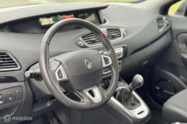 Renault Scénic (2011) thumbnail 14