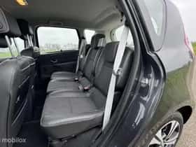 Renault Scénic (2011) thumbnail 16