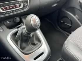 Renault Scénic (2011) thumbnail 17