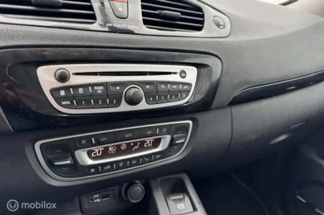 Renault Scénic (2011) thumbnail 20