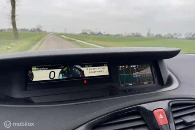 Renault Scénic (2011) thumbnail 21