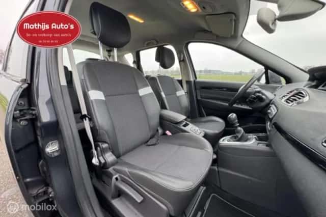 Renault Scénic (2011) thumbnail 4