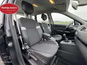 Renault Scénic (2011) thumbnail 4