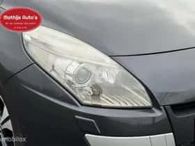 Renault Scénic (2011) thumbnail 5