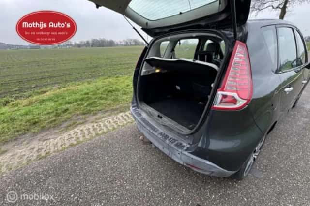 Renault Scénic (2011) thumbnail 7