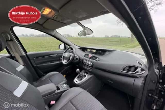 Renault Scénic (2011) thumbnail 9