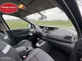 Renault Scénic (2011) thumbnail 9