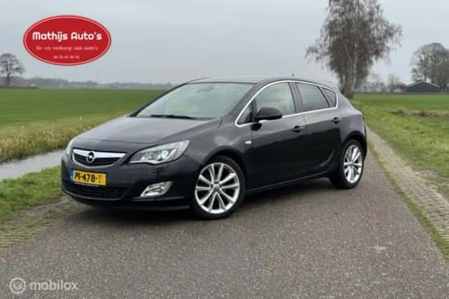 Opel Astra (2017) thumbnail 1