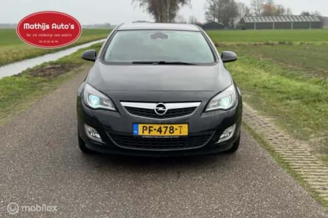 Opel Astra (2017) thumbnail 2