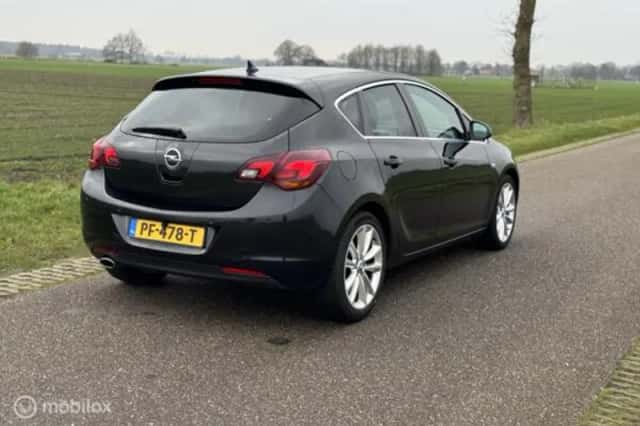Opel Astra (2017) thumbnail 12