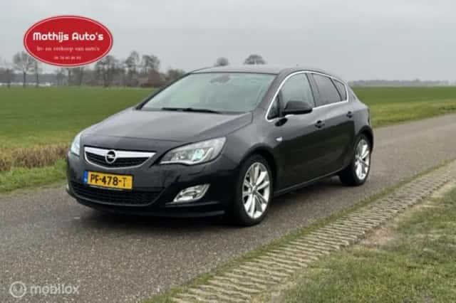 Opel Astra (2017) thumbnail 3
