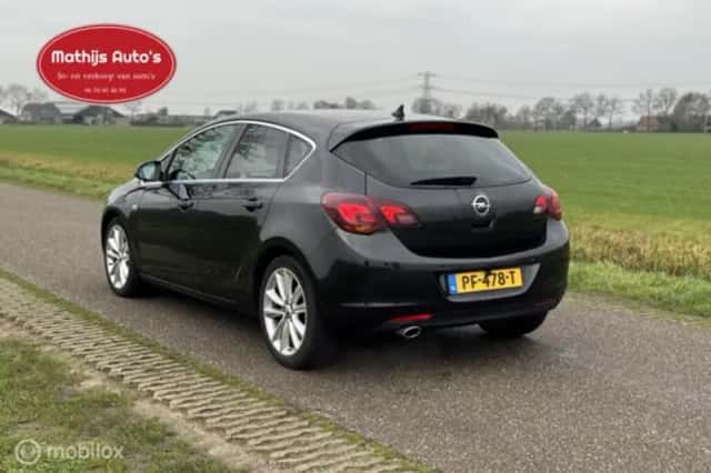 Opel Astra (2017) thumbnail 10