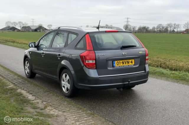 Kia Cee'd (2021) thumbnail 11