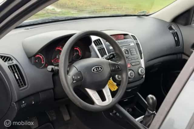 Kia Cee'd (2021) thumbnail 13
