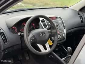 Kia Cee'd (2021) thumbnail 13
