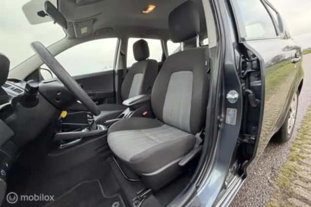 Kia Cee'd (2021) thumbnail 14
